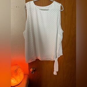 NWOT BELLE BY KIM GRAVEL SIDE TIE SLEEVELESS BLOUSE